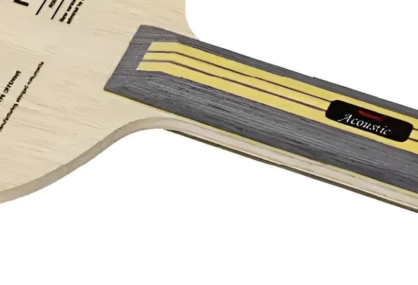 Detail des Griffs des Nittaku Acoustic mit dem Acoustic-Aufdruck