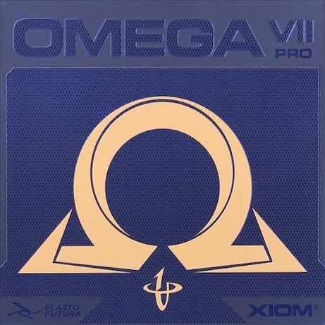 Render der blau-goldenen Verpackung des Xiom Omega VII Pro